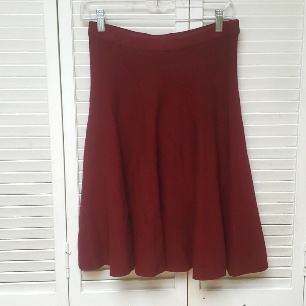 Chelsea and Theodore Burgundy Ribbed, Pleat Knit A-line Midi Skirt Size M - Picture 4 of 5